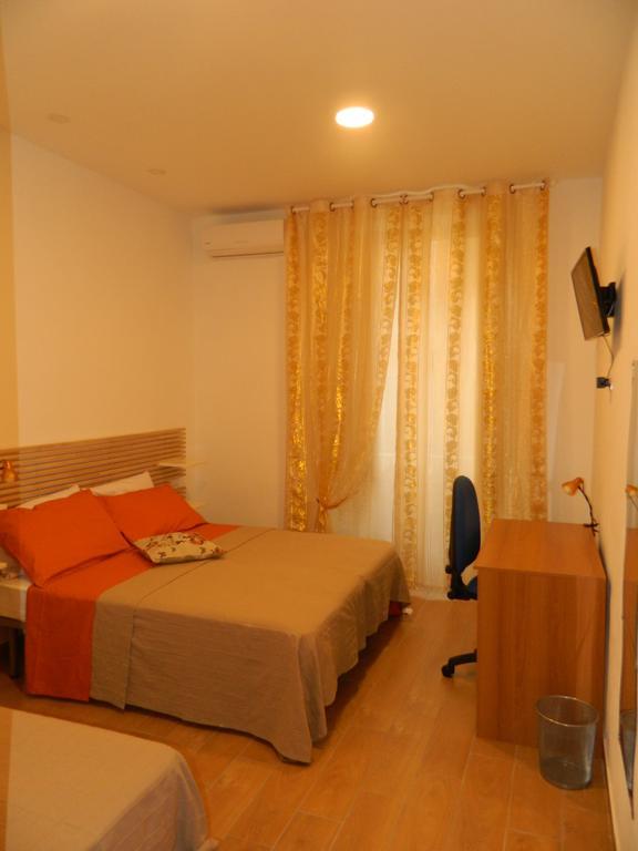 Bed & Breakfast Travellers Nápoly Szoba fotó